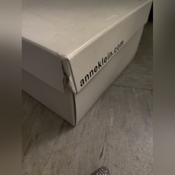 New Anne Klein Platinum Glittery Heels - Picture 10 of 14